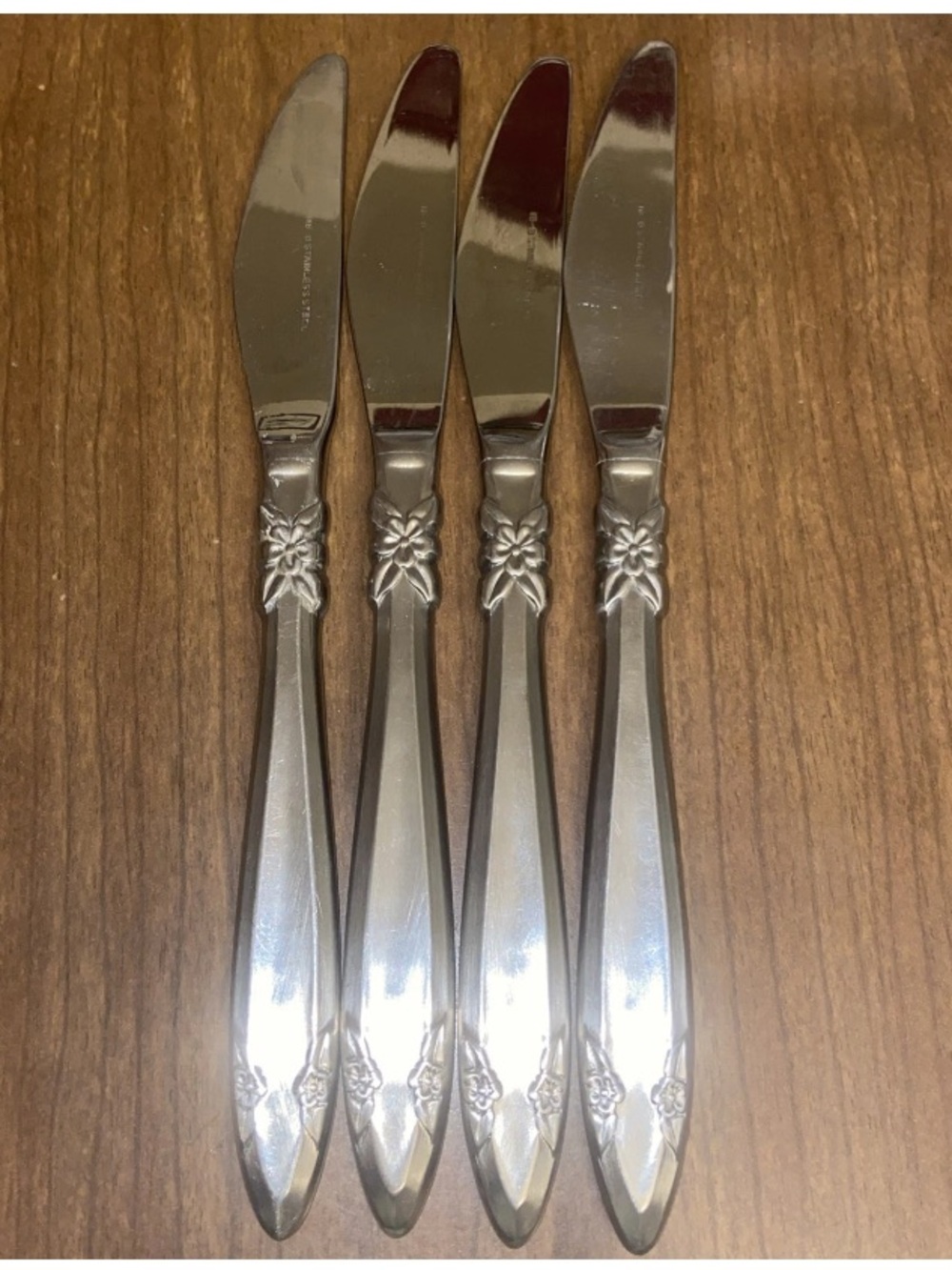 Stainless Steel 4 Piece Japan Rose-Daisy Pattern Knives Silverware Flatware 18-8